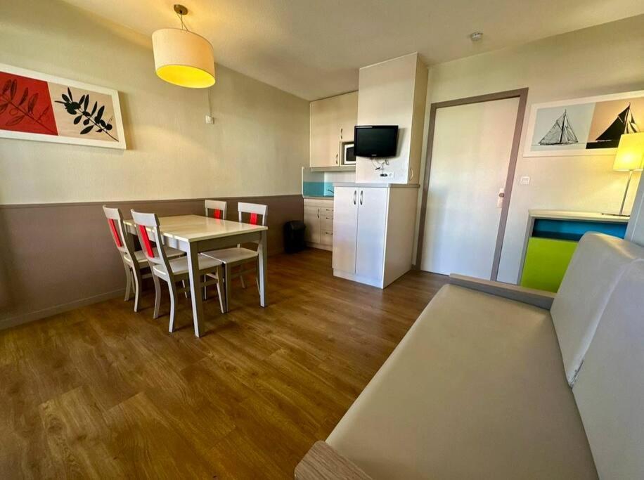 / Climatise 4 Prsn / Piscine Apartment